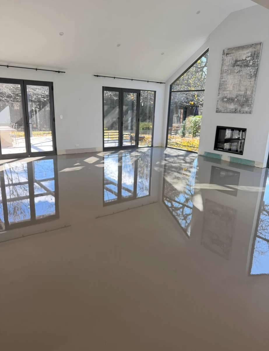 Glossy self-levelled living room floor